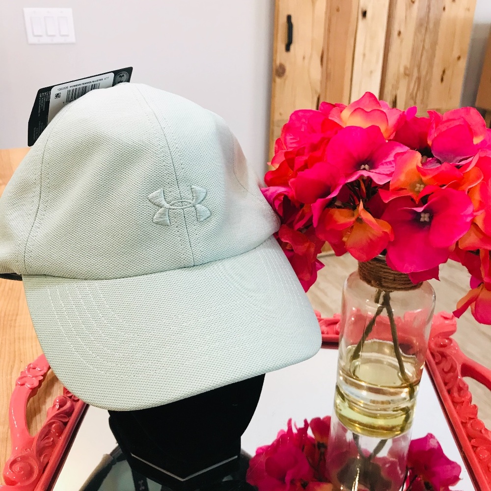 🆕Women's Under Armour Heathered Play Up Cap-NWT